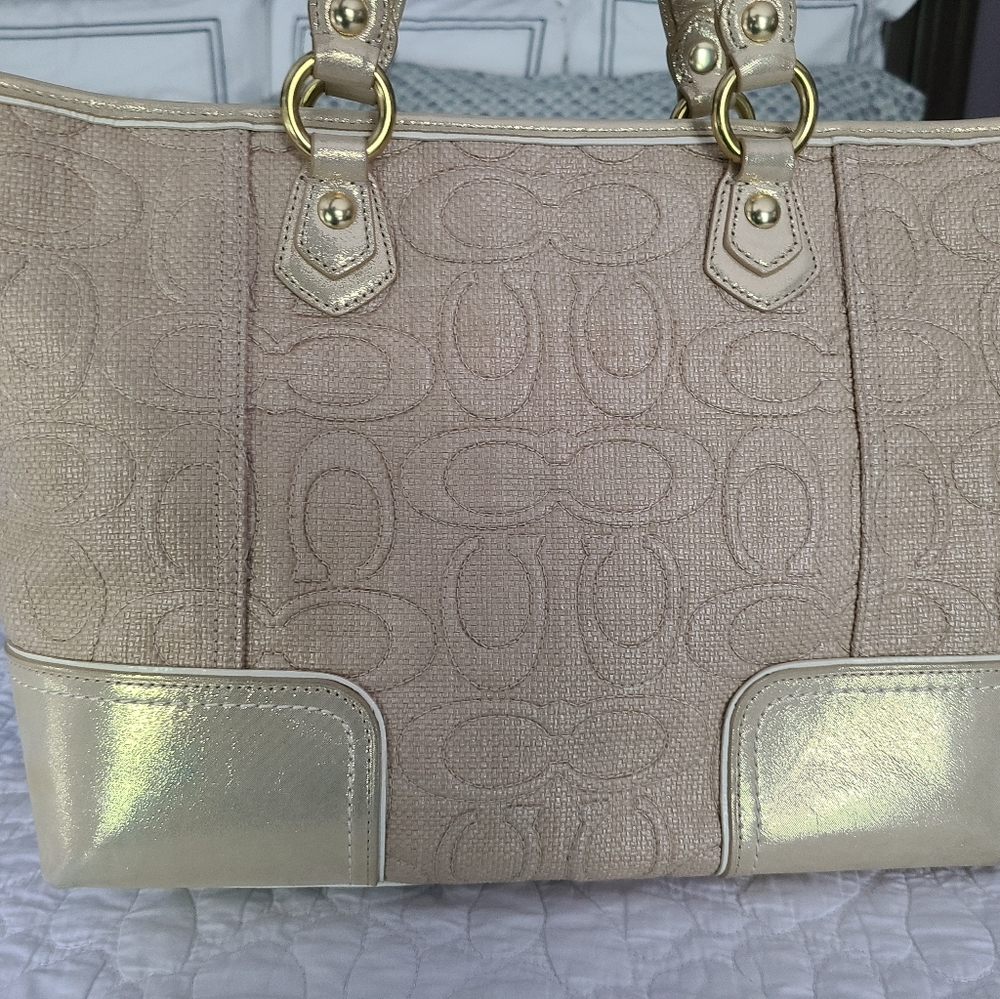 Classic Coach tote - Picture 7 of 8